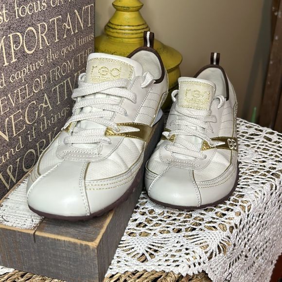 Red by Marc Ecko women’s leather sneakers‎ shoes, size 8.5 - Picture 2 of 10